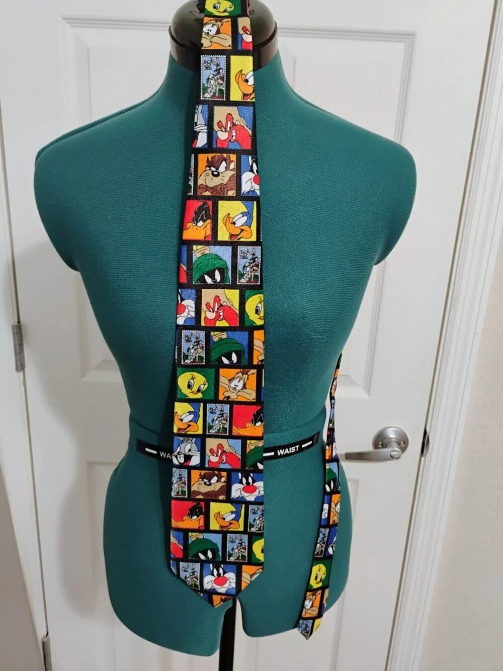 Vintage 1997 Looney Tunes Stamp Collection Necktie